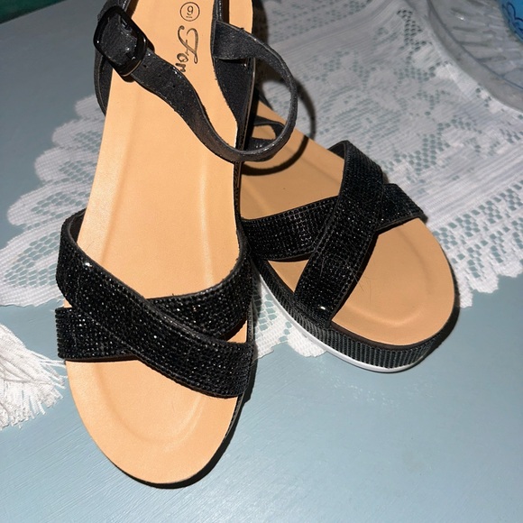 Sandles - Picture 3 of 5